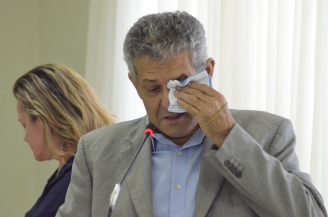 Homenageado em Vilhena, deputado chora ao falar de doença e transplante 