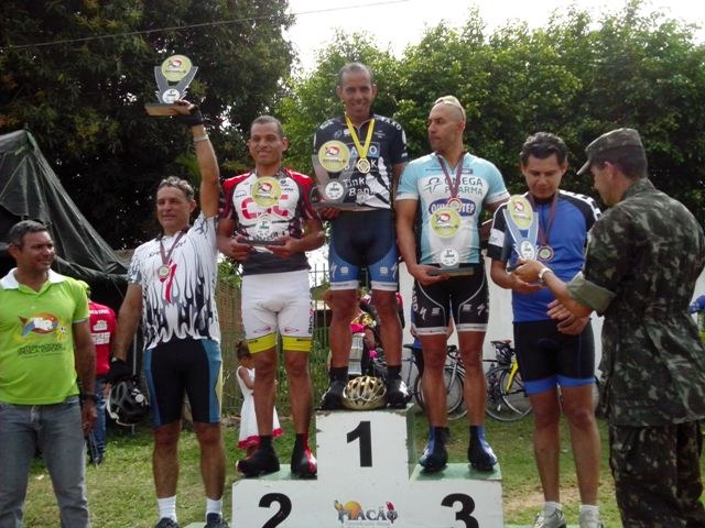 Ciclistas vilhenenses dominam o pódio da categoria máster em Cáceres  
