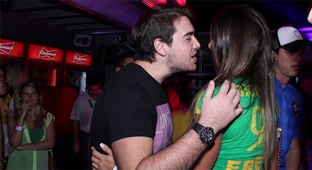 Nicole Bahls e ex-cunhado são vistos na maior intimidade