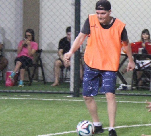 Michel Teló joga pelada com a banda durante viagem