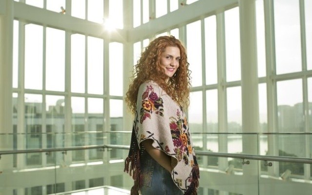 Sem depilar por personagem, atriz admite: "Namorado sofreu"