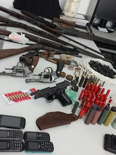 Polícia prende vilhenenses e coloradenses com arsenal de guerra em fazenda do MT
