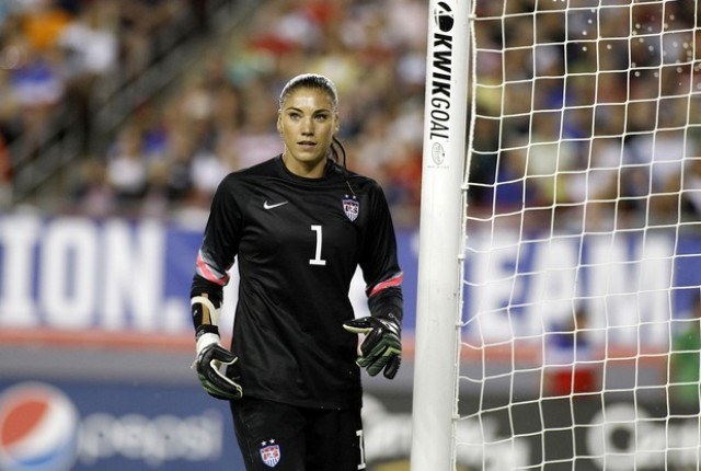 Goleira dos EUA, Hope Solo, é presa por violência doméstica, diz jornal