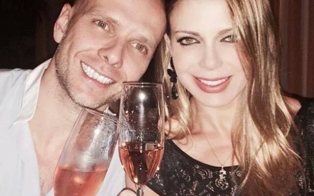 Sheila Mello brinda 4 anos de casada e se declara: "Orgulho de ser sua esposa"