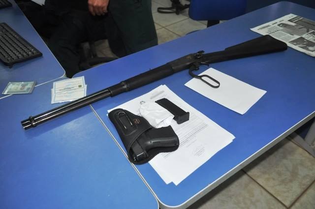 Oficial de justiça do Mato Grosso é flagrado transportando armas em Vilhena