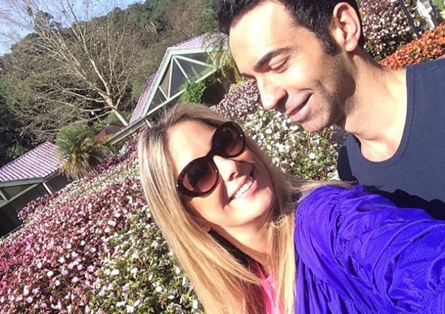 Ticiane Pinheiro e César Tralli curtiram domingão em clima de romance