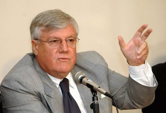 Aliados brigam e vaga para o Senado acaba caindo no colo de Amir Lando