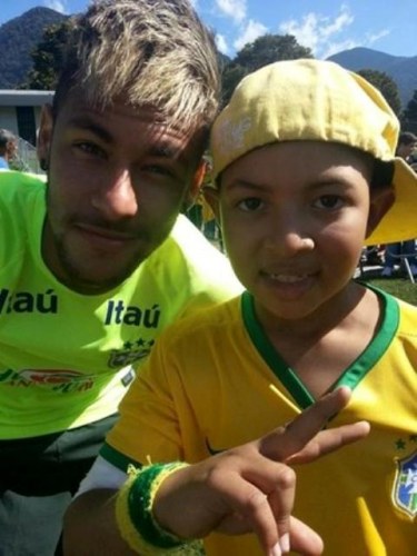 Neymar realiza sonho de menino com câncer: "Ele salvou meu filho", diz mãe