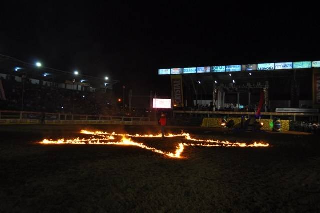 Primeira noite da 29ª Expovil tem queima de fogos 