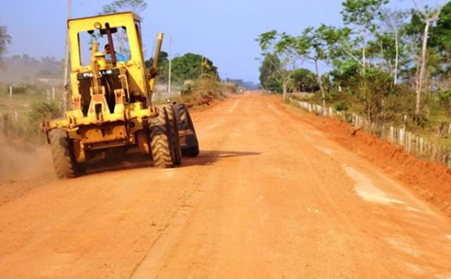 Prefeitura de Cerejeiras inicia patrolamento e cascalhamento de estradas rurais