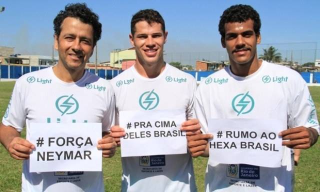 Partida solidária: famosos fazem homenagem a Neymar