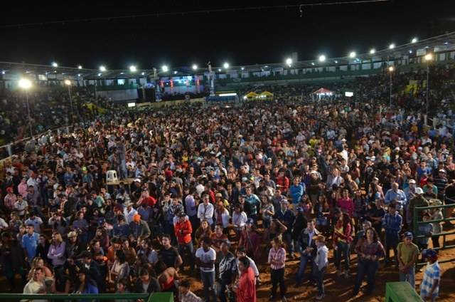 Expovil terá show extra no sábado; dupla sertaneja se apresenta depois do bingo