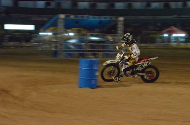 Expovil: Prova do tambor com motos empolga o público