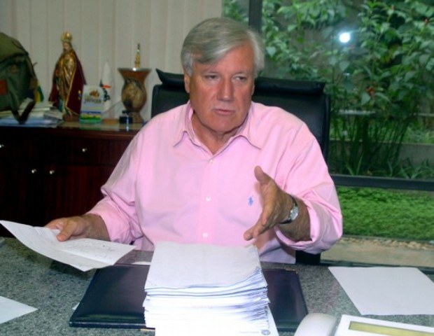 Amir Lando garante recursos para a recuperação de estradas em Cerejeiras