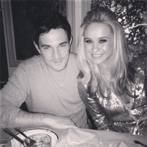 Namorado de Becca Tobin, de "Glee", é encontrado morto em hotel, diz site