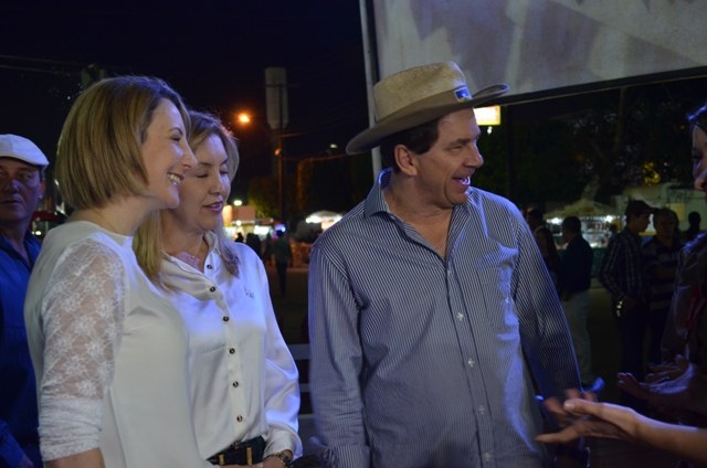 Com candidatos ao Governo e ao Senado, família Cassol visita a Expovil