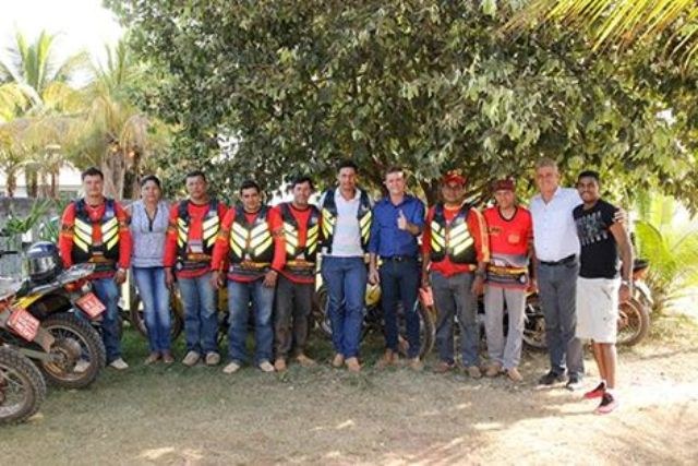 Mototaxistas e lideranças de Chupinguaia garantem apoio à reeleição de Goebel