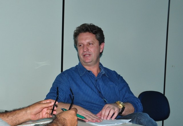 Juíza que “caneteou” Melki impõe multa de R$ 22 mil ao prefeito Zé Rover