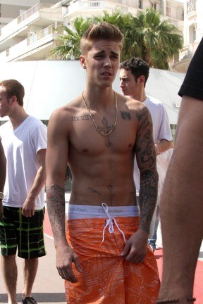 Vizinhos de Justin Bieber chamam polícia seis vezes para festa do cantor