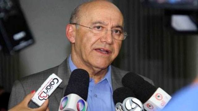 Em companhia de três Donadon, Confúcio lança campanha à reeleição no Cone Sul