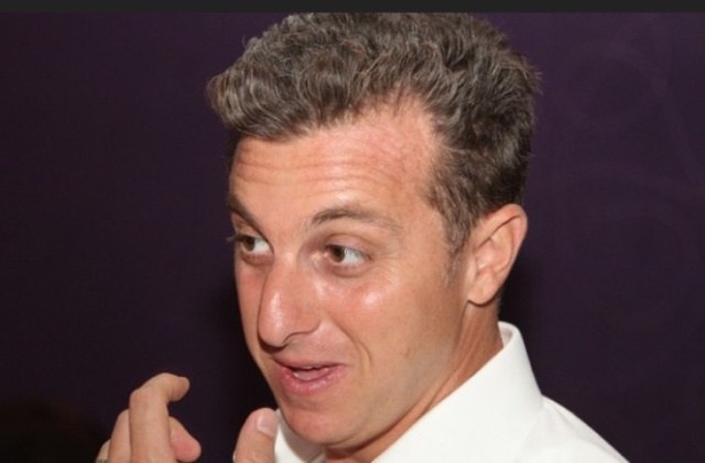 Luciano Huck leva puxão de orelha na Globo e é impedido de falar