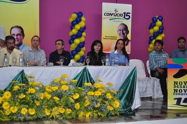 Constrangimento marca primeiro encontro dos Donadon na campanha deste ano