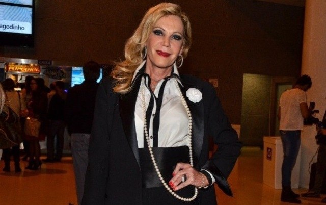 Regina Manssur é retirada às pressas de navio e passa por cirurgia de emergência