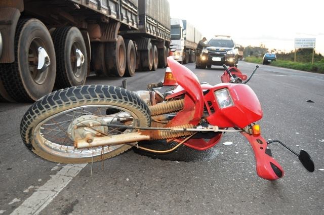 Garota se envolve em acidente com moto no trevo que liga Vilhena a Colorado