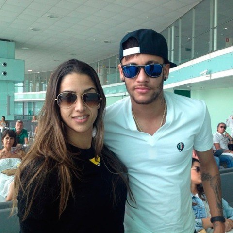 Fã tirou foto de Neymar com Bruna emburrada na Espanha e ganhou fã-clube
