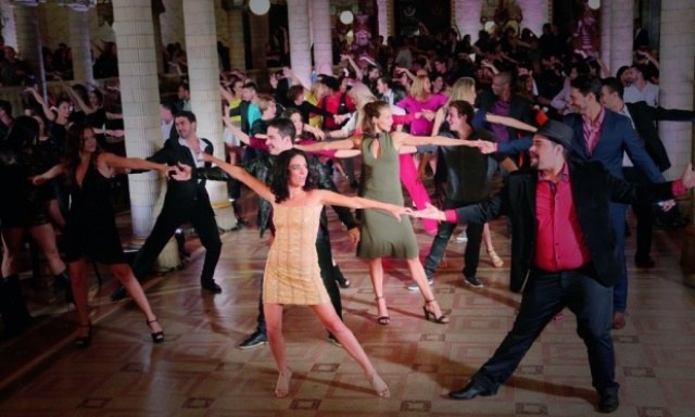Participantes do Dança dos Famosos gravam vinheta de abertura para a nova edição