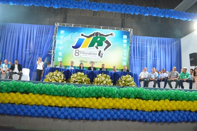 Cerimônia com desfile das delegações e acendimento da pira marca abertura do JIR