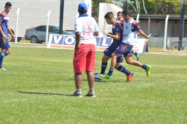 Com a mão na taça: VEC vence Pimentense e leva vantagem para partida decisiva