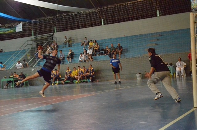 JIR: Vilhena contra Cacoal nas semifinais do Masculino e Feminino de Handebol