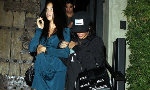 Rihanna e Adriana Lima jantam juntas nos Estados Unidos