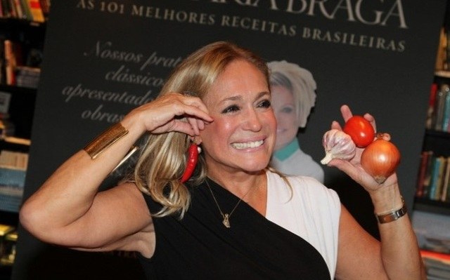 Susana Vieira rouba a cena em coquetel de Ana Maria Braga no Rio