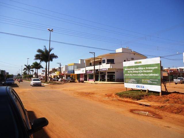Prefeito de Cerejeiras busca verbas para completar trecho de obra em avenida