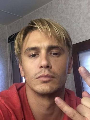 James Franco fica loiro e mostra novo visual para os fãs