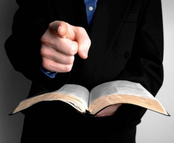 Pastor “fofoqueiro” expõe fiel gay e caso vai parar na polícia de Colorado 