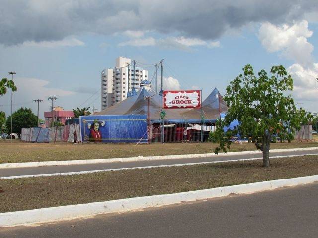 Público não comparece e artistas de circo enfrentam dificuldades em Vilhena