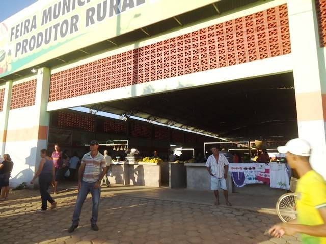 Em Cerejeiras, feirantes investem em imóvel doado pela prefeitura