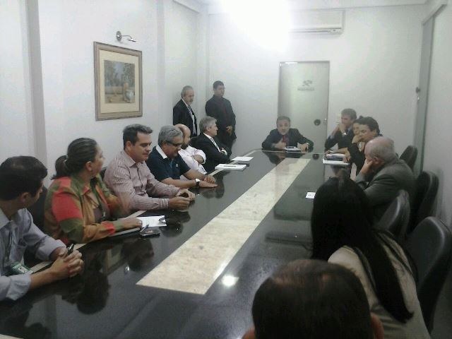 Deputados estaduais revogam lei que exige sacolas ecológicas em supermercados