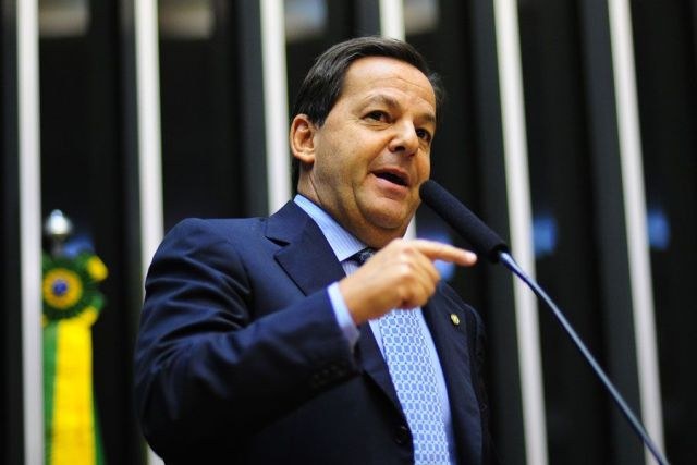 Deputado carioca usa cassação de vilhenense em campanha pela reeleição