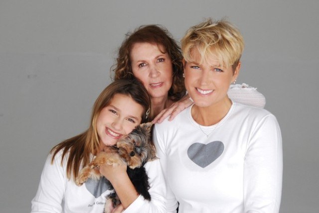 Mãe de Xuxa, Dona Alda, tem alta do hospital