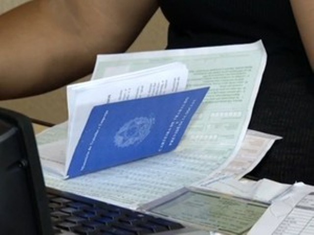MENOS CARTEIRAS ASSINADAS