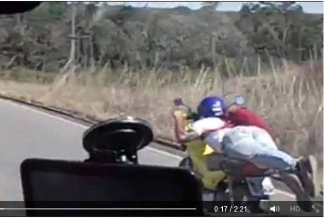 Assista: vídeo mostra rapaz “voando” deitado sobre moto na BR 435