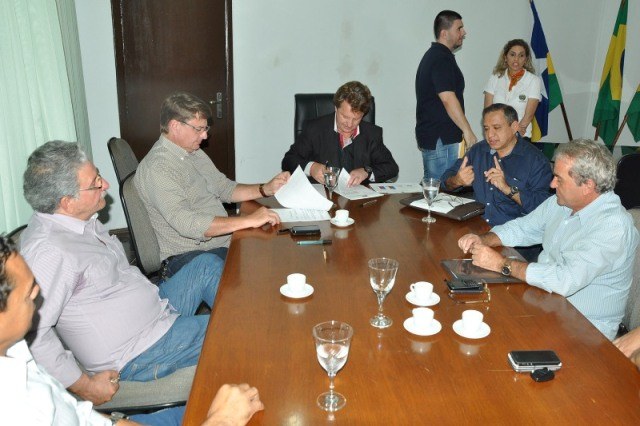 Rover assina termo de cooperação para exportação de carne para a Europa