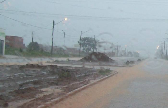 CHUVA FORTE TRAZ TRANSTORNOS EM VILHENA