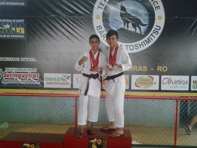 Irmãos conquistam medalhas na 2ª Etapa do Estadual de Karate Interestilos 