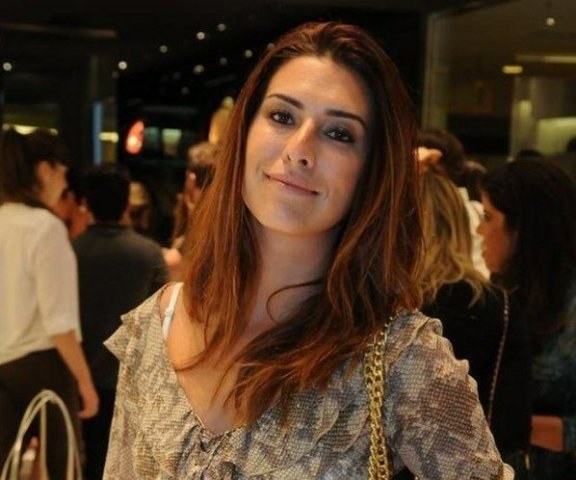 Fernanda Paes Leme comete gafe e vira piada na internet