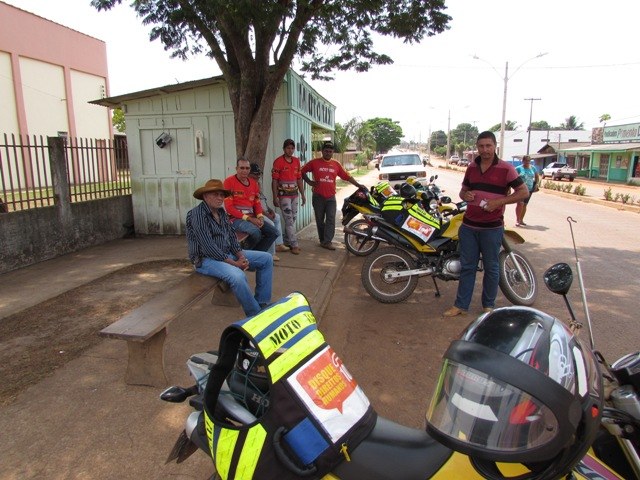 Em Chupinguaia, “mototaxistas rurais” fazem corridas de até 50 quilômetros